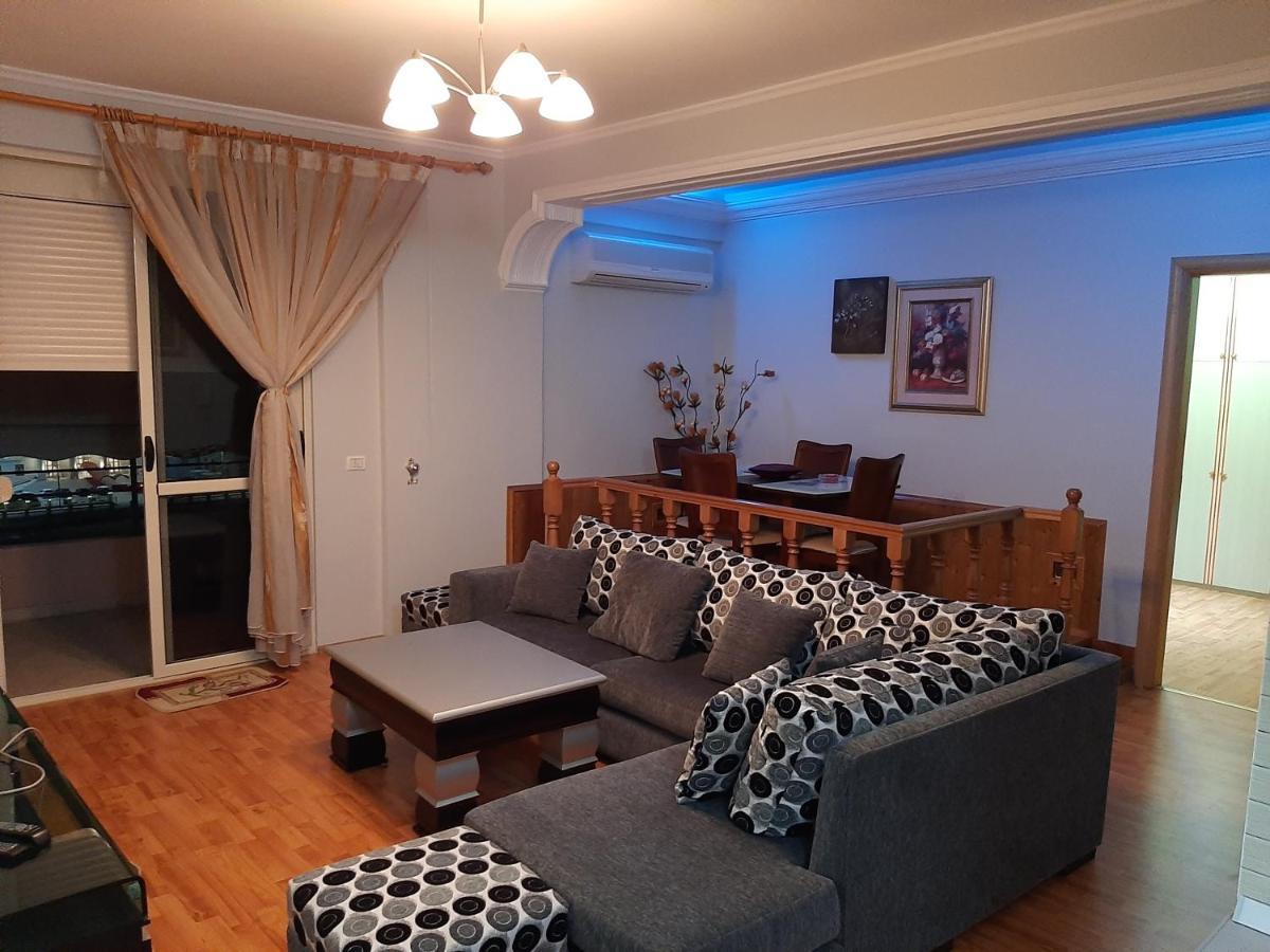 Appartamento Apartament Egzoni City Center Berat Esterno foto