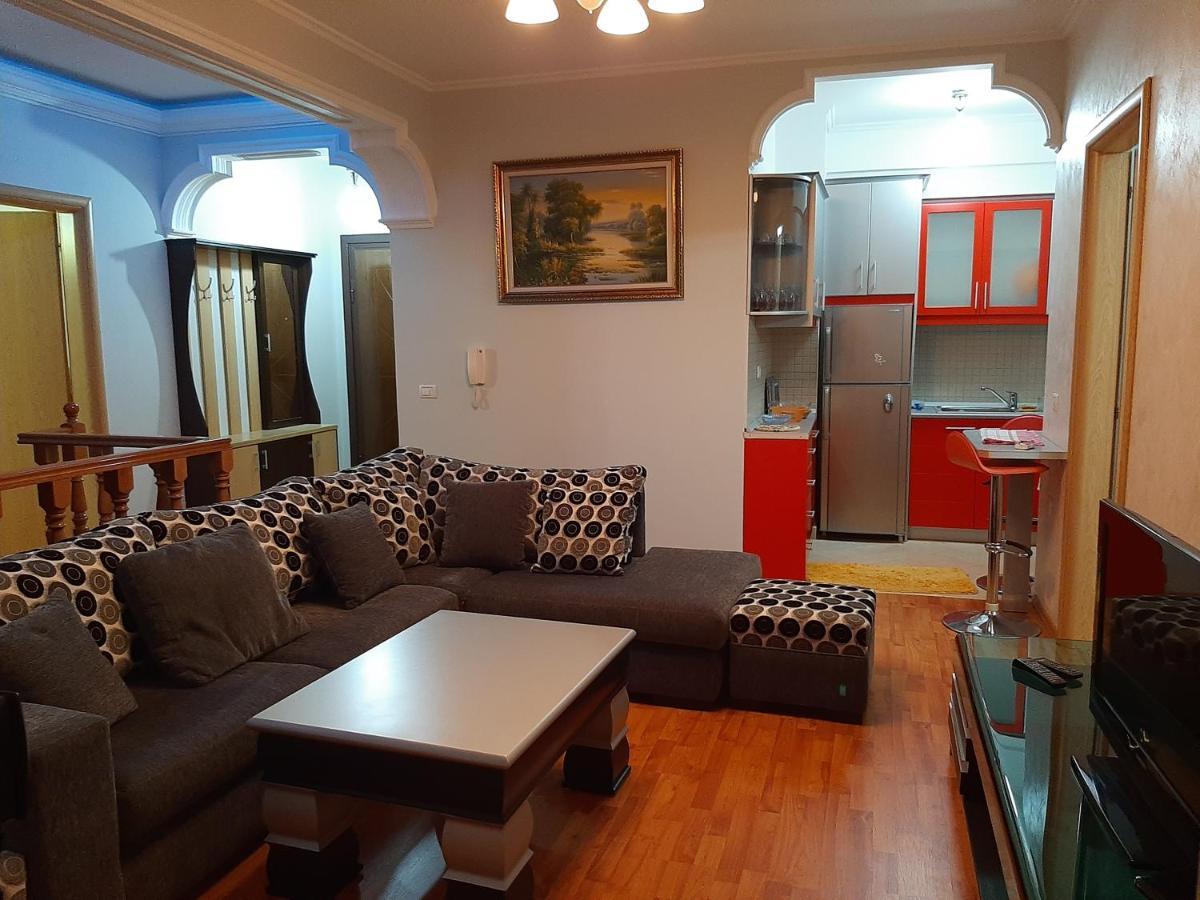 Appartamento Apartament Egzoni City Center Berat Esterno foto