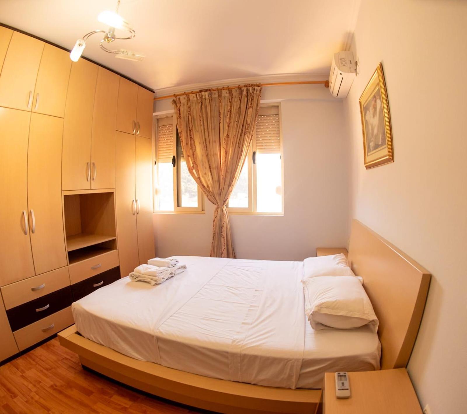 Appartamento Apartament Egzoni City Center Berat Esterno foto