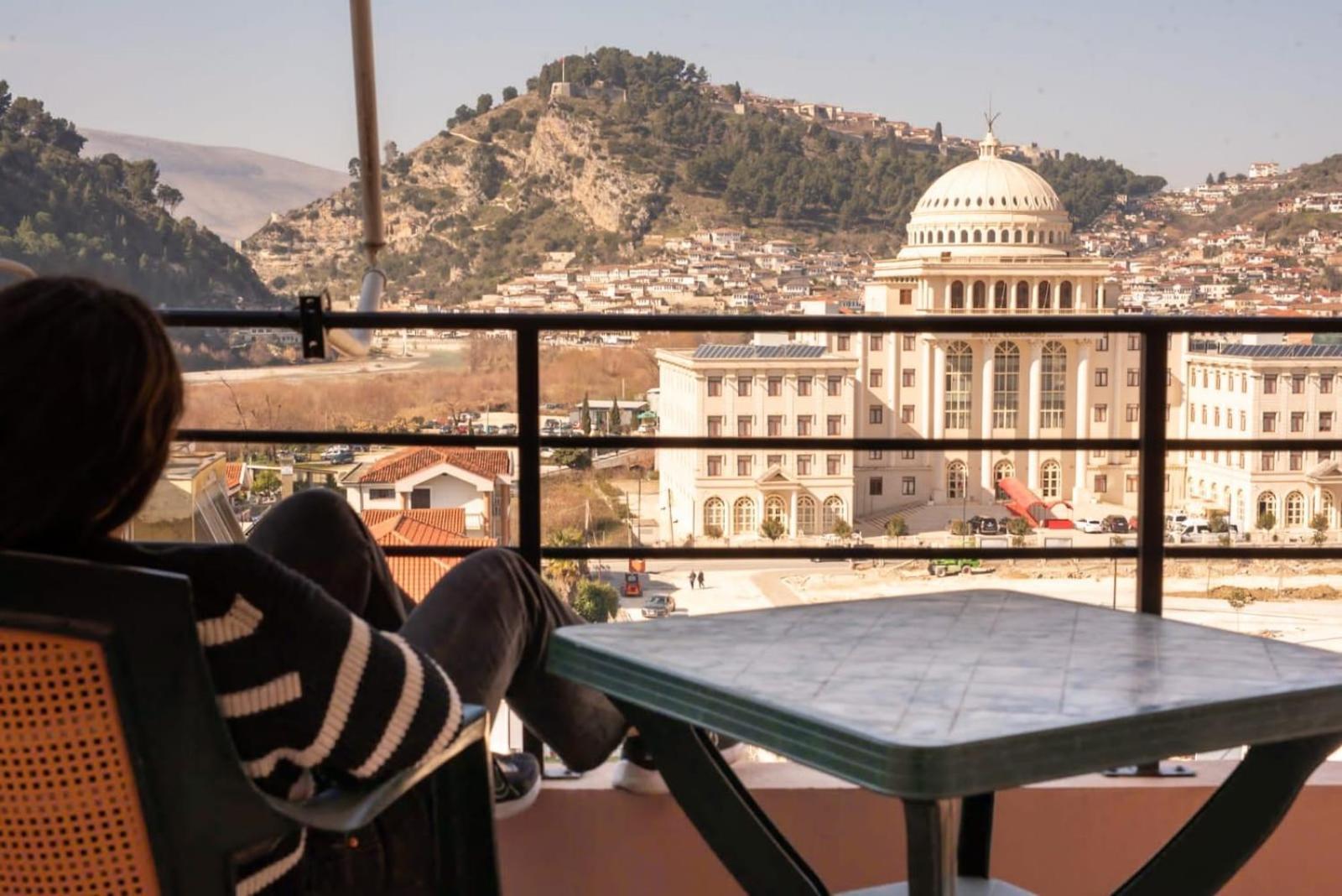 Appartamento Apartament Egzoni City Center Berat Esterno foto