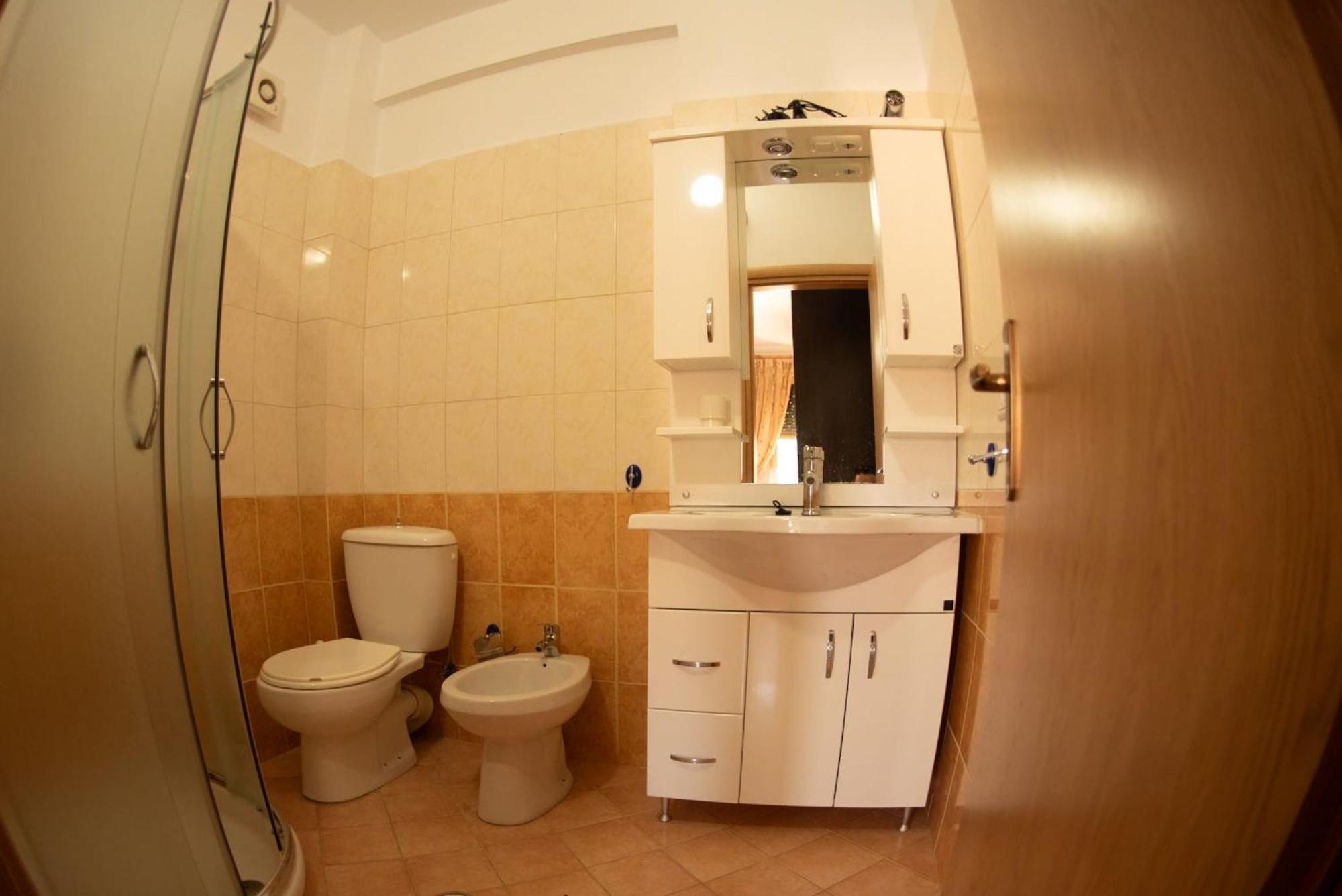 Appartamento Apartament Egzoni City Center Berat Esterno foto