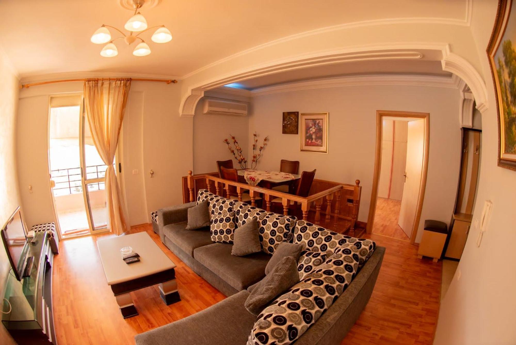 Appartamento Apartament Egzoni City Center Berat Esterno foto